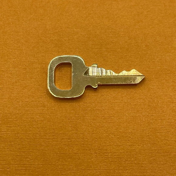 Louis Vuitton Gold Tone Cadena Key #306 For Speedy Alma Lock LV 🔑 - Picture 7 of 13